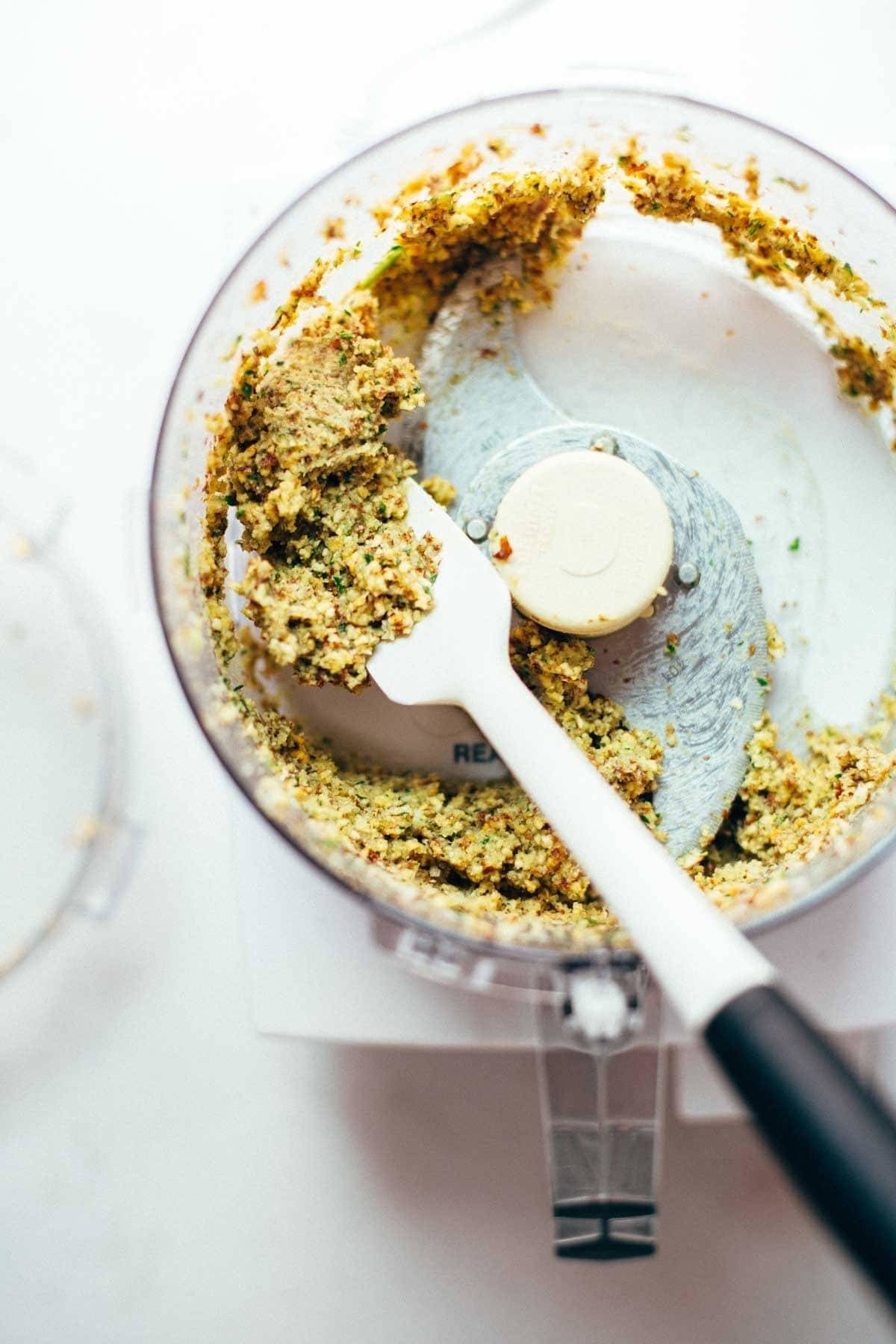 Spanish Shrimp with Garlic Bread Sauce - made with just 7 familiar, easy to find ingredients and fancy enough for company! | pinchofyum.com Spanish Shrimp with Garlic Bread Sauce - made with just 7 familiar, easy to find ingredients and fancy enough for company! | pinchofyum.com