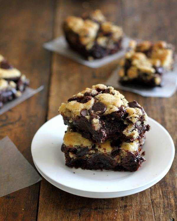 These easy chocolate chip cookie brownies have my very favorite chocolate chip cookie dough baked into the top layer of decadent, fudgy brownies. | pinchofyum.com These easy chocolate chip cookie brownies have my very favorite chocolate chip cookie dough baked into the top layer of decadent, fudgy brownies. | pinchofyum.com