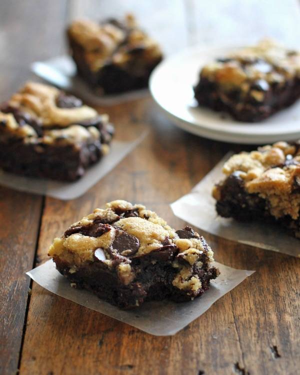 These easy chocolate chip cookie brownies have my very favorite chocolate chip cookie dough baked into the top layer of decadent, fudgy brownies. | pinchofyum.com These easy chocolate chip cookie brownies have my very favorite chocolate chip cookie dough baked into the top layer of decadent, fudgy brownies. | pinchofyum.com